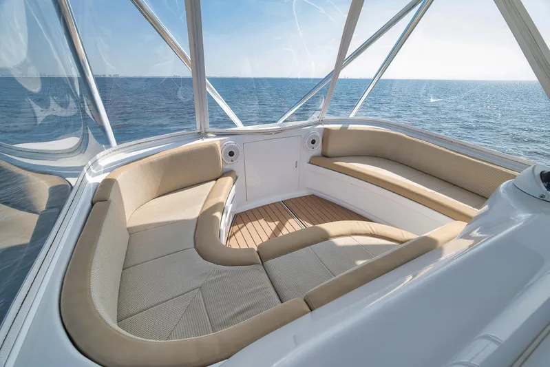 Raise Em Up Yacht Photos Pics Luxurious seating area on 2007 Sunny Briggs Custom Carolina Sportfish yacht, overlooking the ocean.