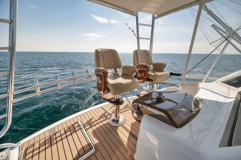 Raise Em Up Yacht Photos Pics Luxurious 2007 Sunny Briggs Custom Carolina Sportfish yacht deck with ocean view.