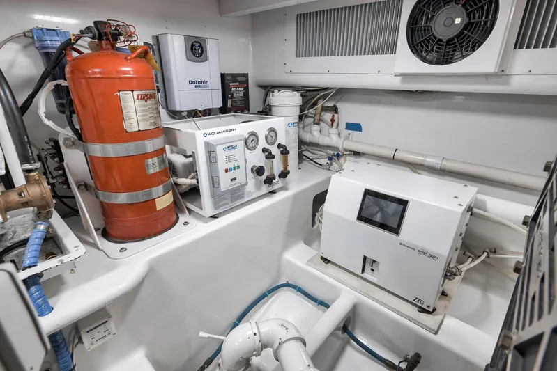 Raise Em Up Yacht Photos Pics Engine room of 2007 Sunny Briggs Custom Carolina Sportfish with equipment and fire extinguisher.