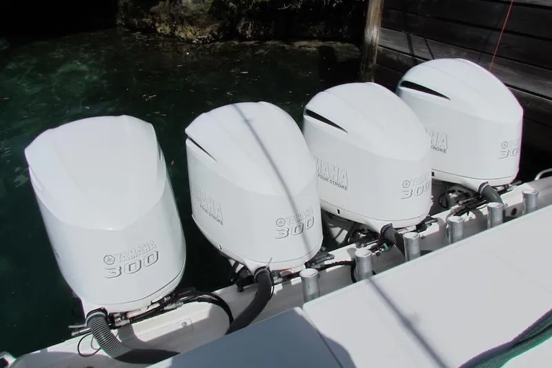  Yacht Photos Pics Four Yamaha 300 outboard engines on a 2016 Everglades 435 Center Console boat.