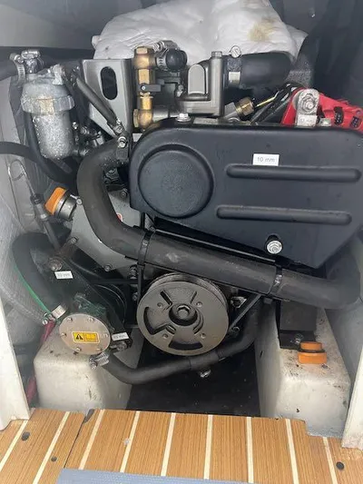 Bear Yacht Photos Pics J/121 Yanmar Diesel