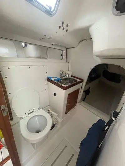 Bear Yacht Photos Pics J/121 Head