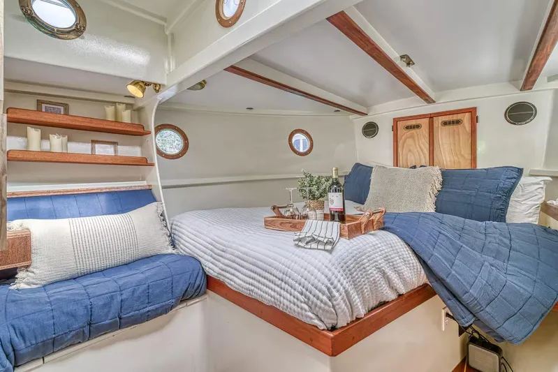  Yacht Photos Pics Cozy 1996 Devlin 38 boat cabin with elegant bedding and wooden accents.