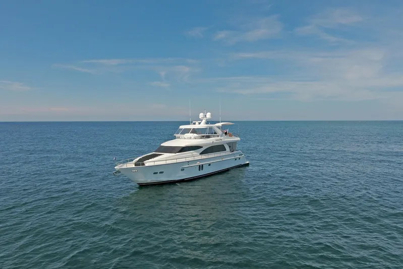 Southern Lady Yacht Photos Pics Luxurious 2006 Horizon E73 yacht cruising on calm blue ocean under clear sky.