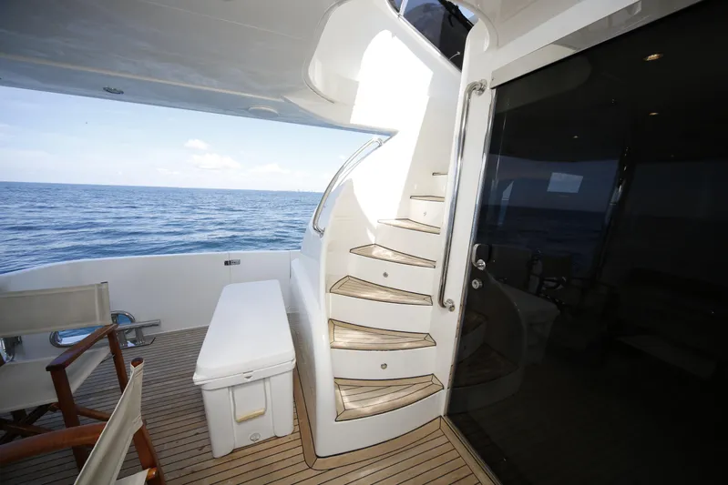 Southern Lady Yacht Photos Pics Luxury yacht deck with stairs, Horizon E73, 2006 model, ocean view.