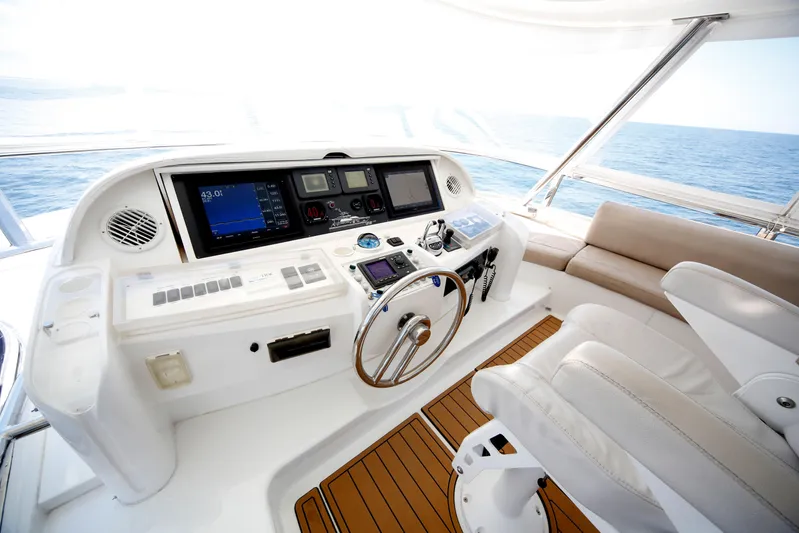 Southern Lady Yacht Photos Pics Luxurious Horizon E73 yacht helm with modern navigation equipment, 2006 model, overlooking the ocean.