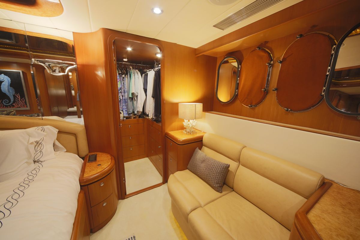 2006 Horizon 73 