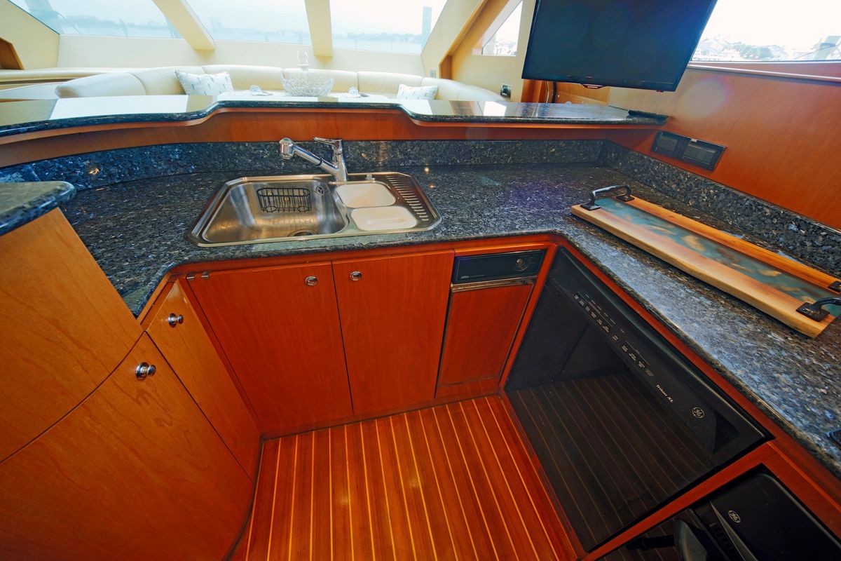 2006 Horizon 73 
