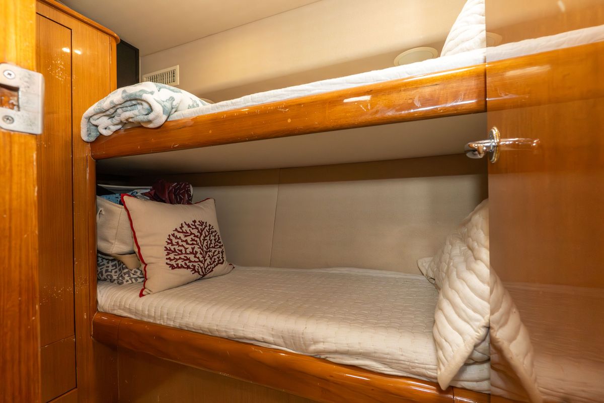 2003 Viking 48 