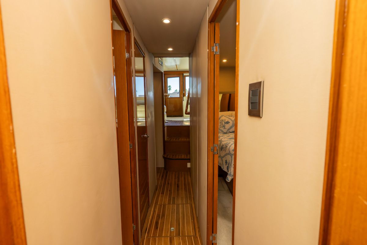 2003 Viking 48 