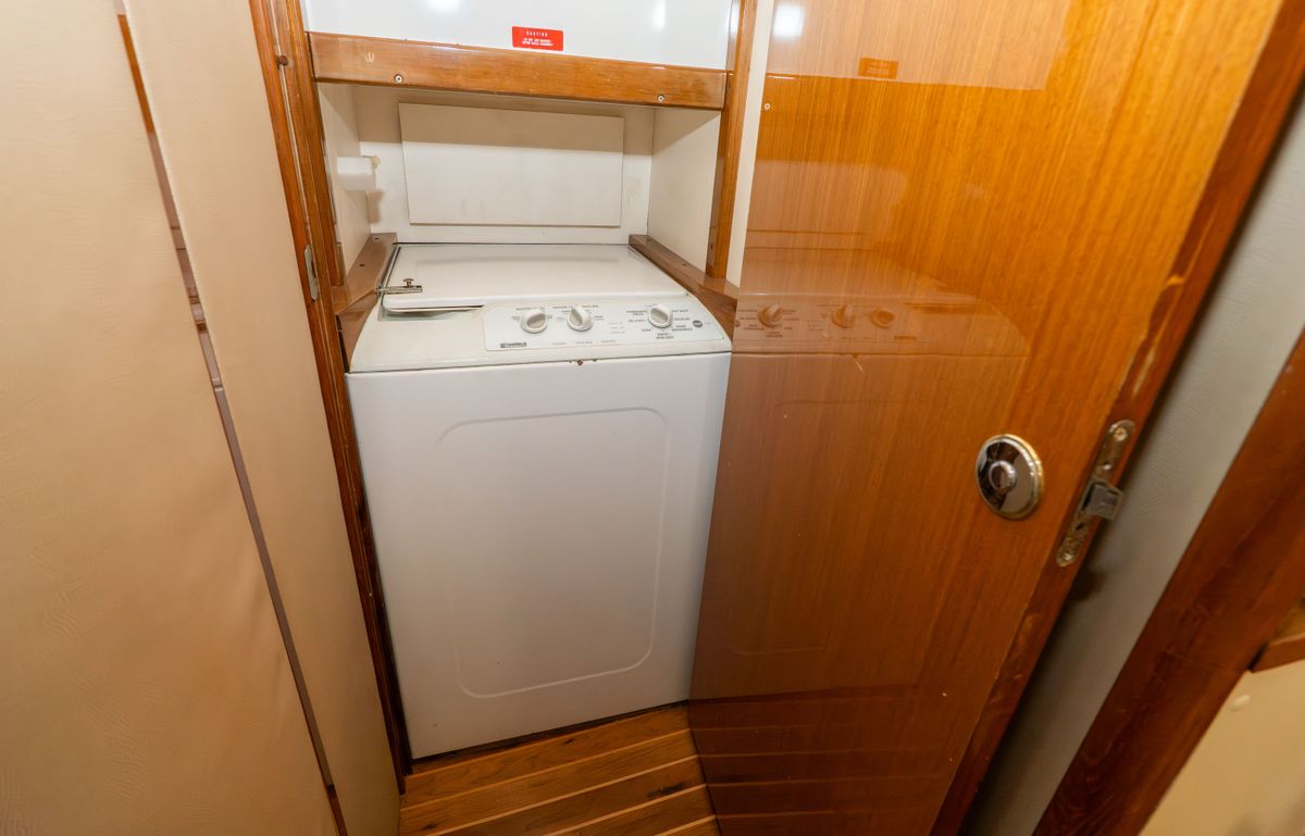 2003 Viking 48 
