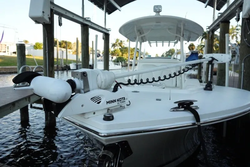  Yacht Photos Pics 2018 Regulator 28 boat with Minn Kota trolling motor at dock.