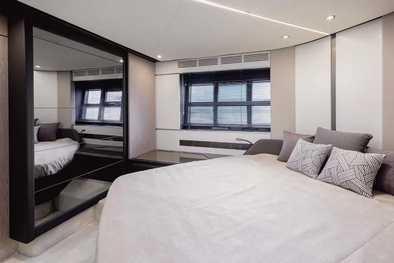 Almaviva V Yacht Photos Pics AZIMUT S6 - 2020