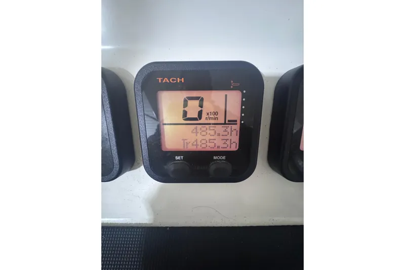  Yacht Photos Pics Tachometer display on 2010 Regulator 34SS boat, showing 485.3 hours.