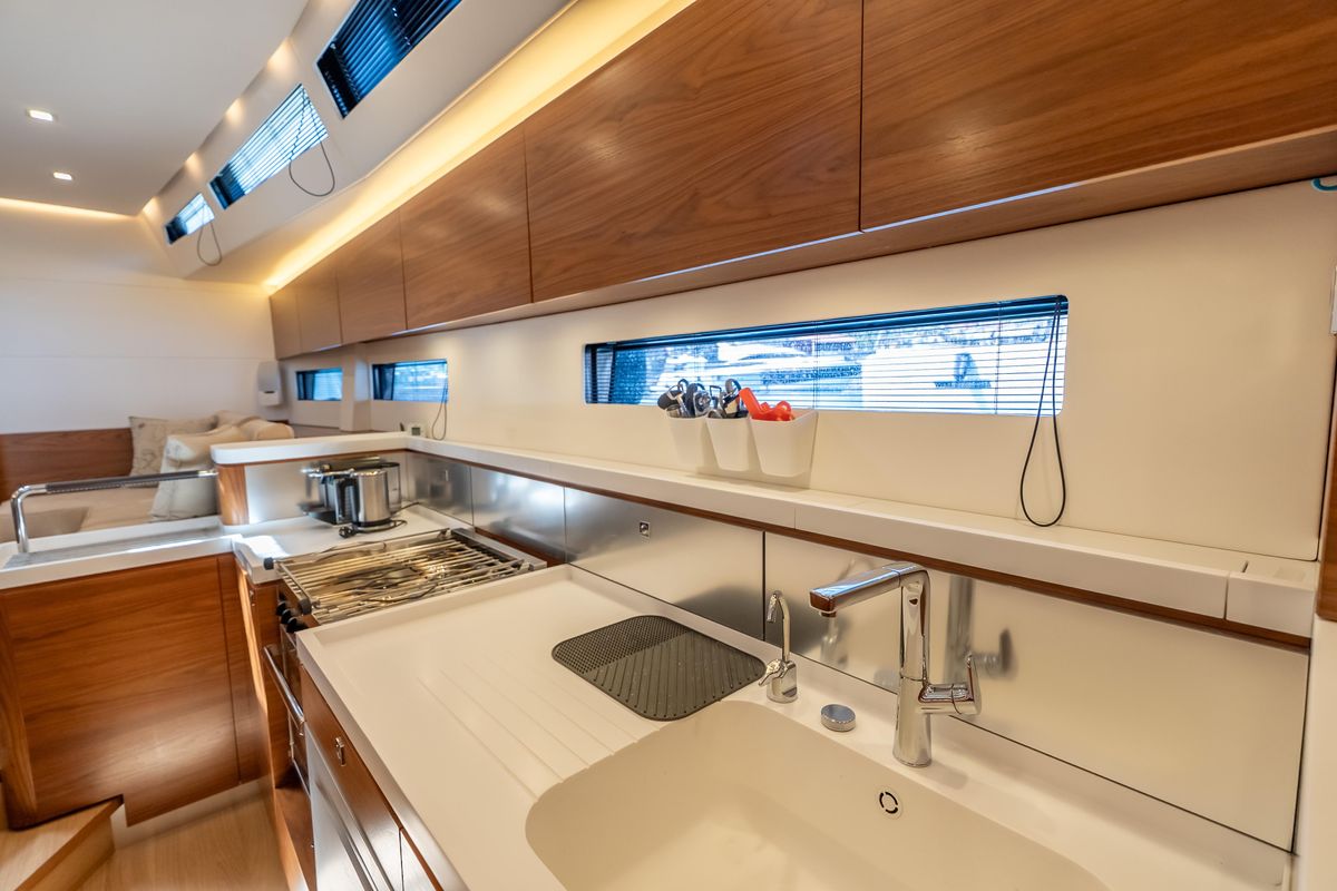 2019 Amel 54 