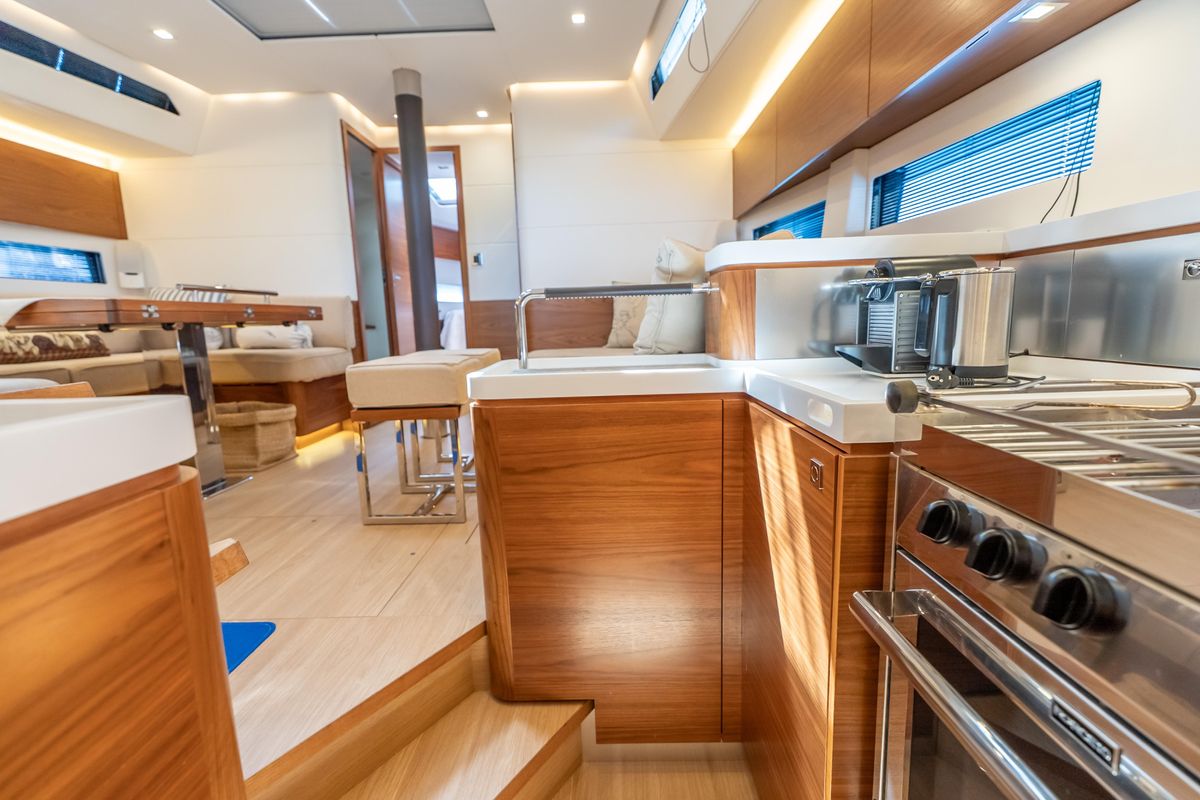 2019 Amel 54 
