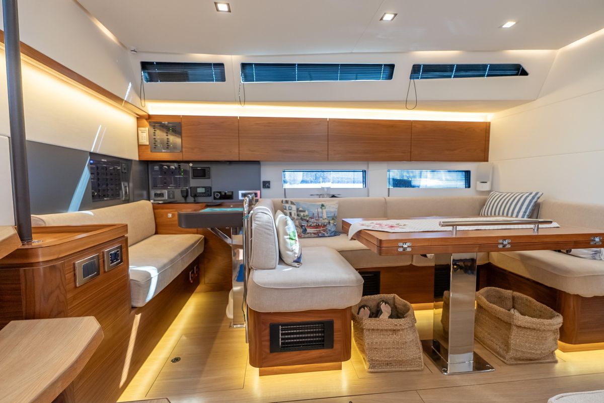 2019 Amel 54 