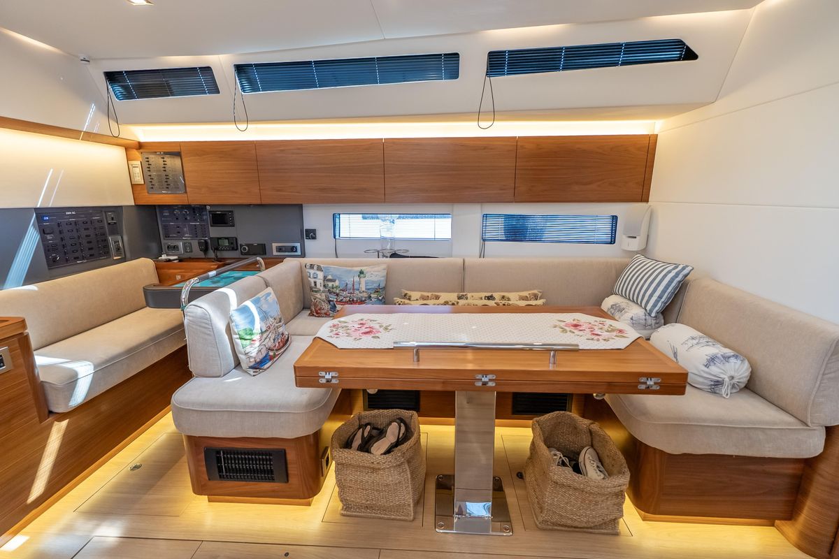 2019 Amel 54 