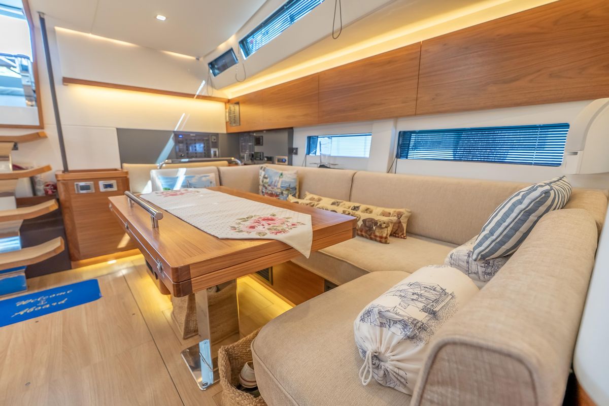 2019 Amel 54 