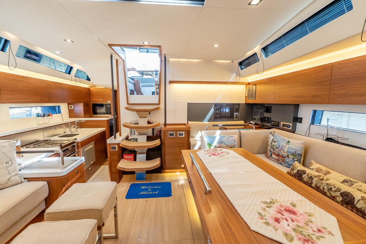 2019 Amel 54 