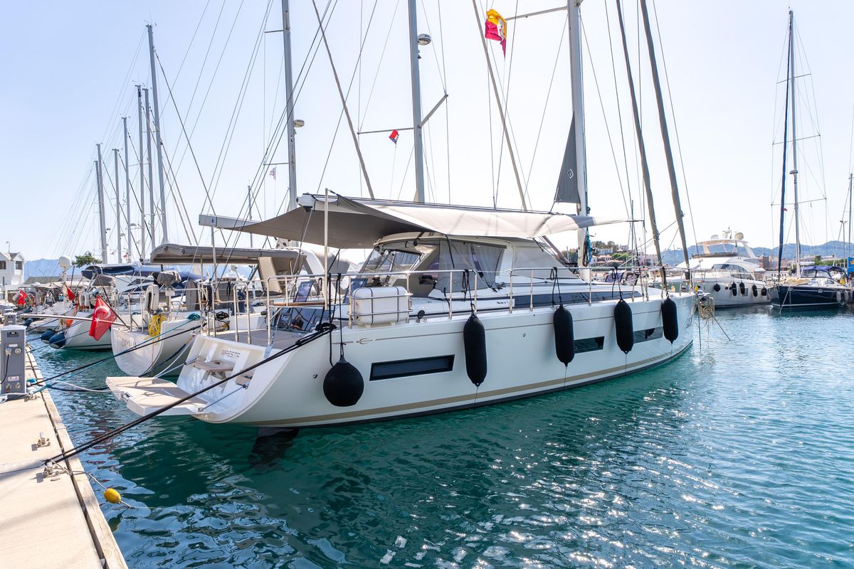 2019 Amel 54 