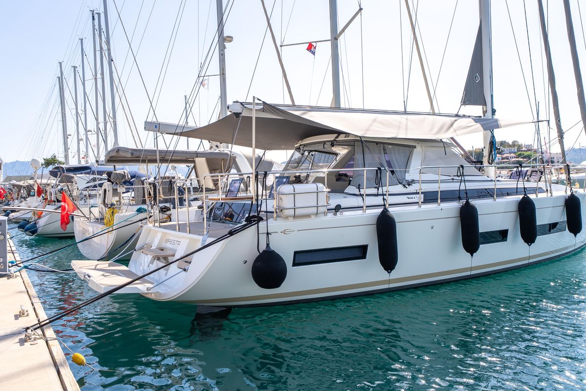 2019 Amel 54 