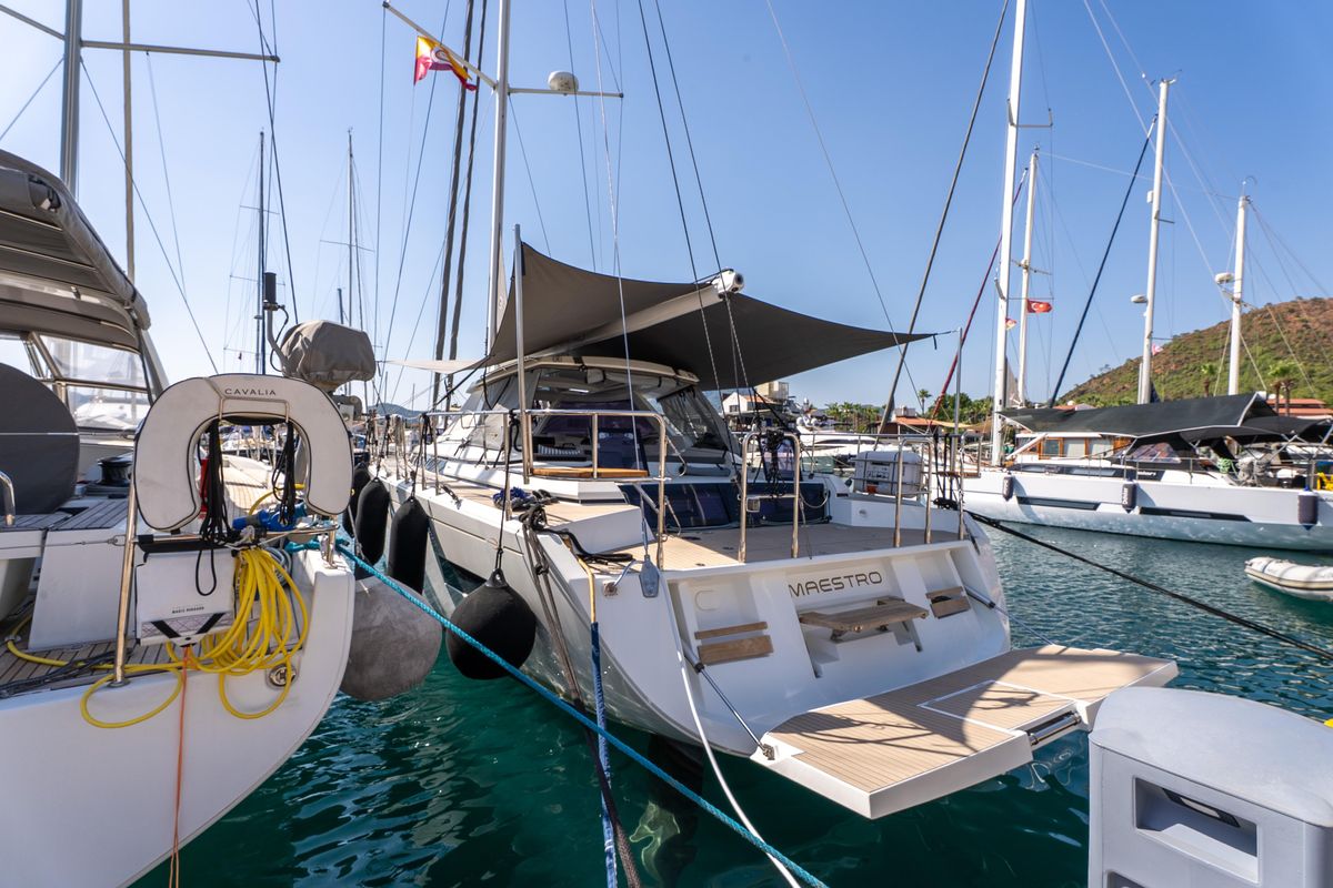 2019 Amel 54 