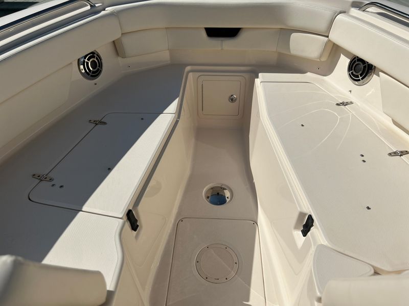 2015 Grady-White Freedom 307