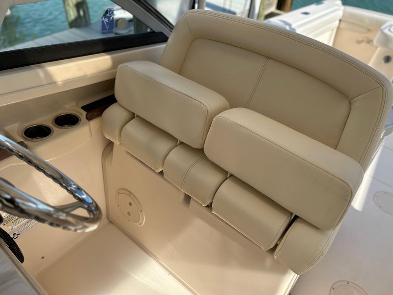 2015 Grady-White Freedom 307