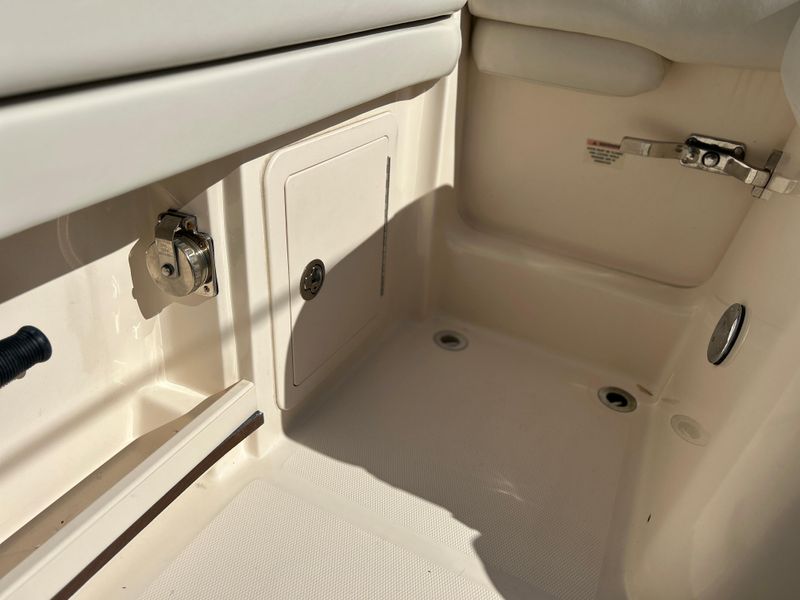 2015 Grady-White Freedom 307
