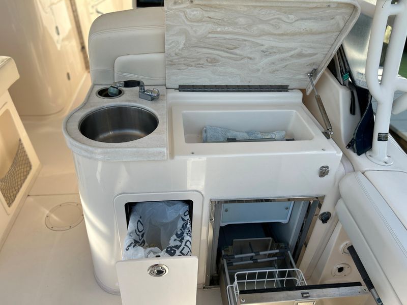 2015 Grady-White Freedom 307