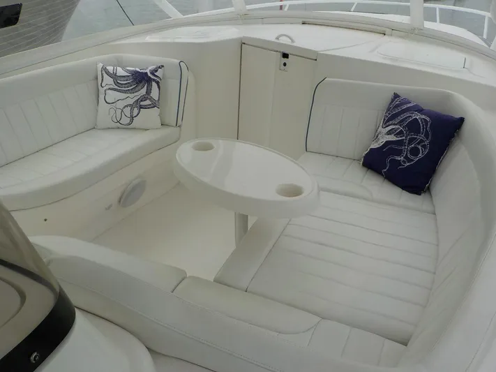  Yacht Photos Pics Fwd Lounge Seating