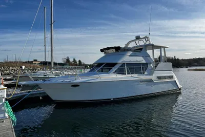 Carver 355 Aft Cabin