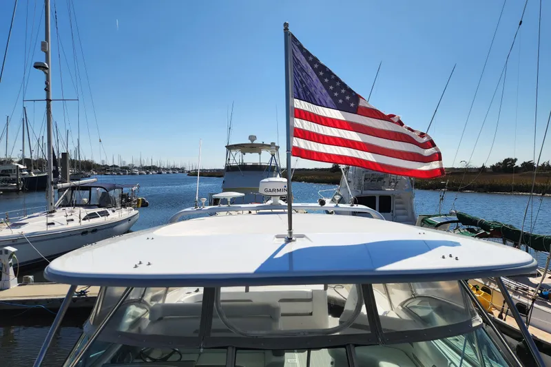 H Yacht Photos Pics 2000 Formula 41 Performance Cruiser with American flag at marina.