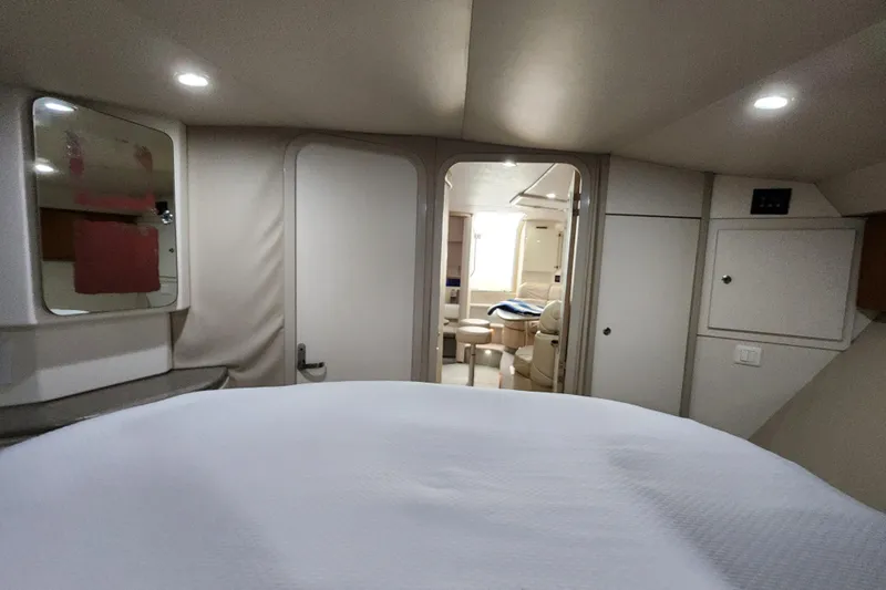 H Yacht Photos Pics Interior of 2000 Formula 41 Performance Cruiser, featuring cozy cabin and modern amenities.