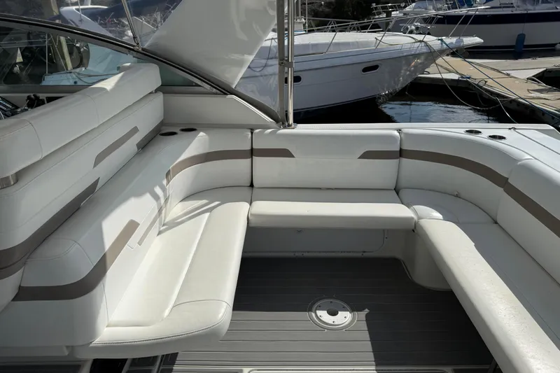 H Yacht Photos Pics Luxurious seating area on a 2000 Formula 41 Performance Cruiser yacht at the marina.