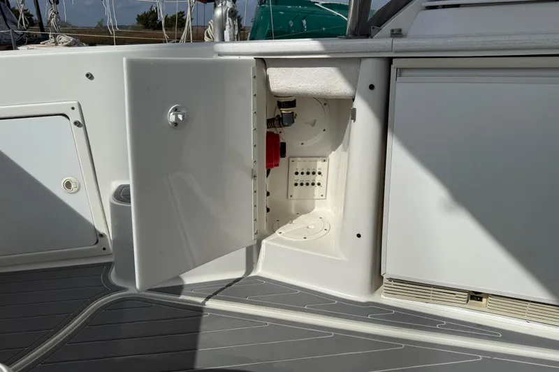 H Yacht Photos Pics Open compartment on 2000 Formula 41 Performance Cruiser boat deck, showing interior components.