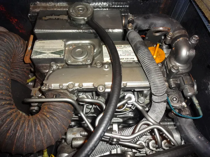 Don't Blink Yacht Photos Pics access to yanmar from side