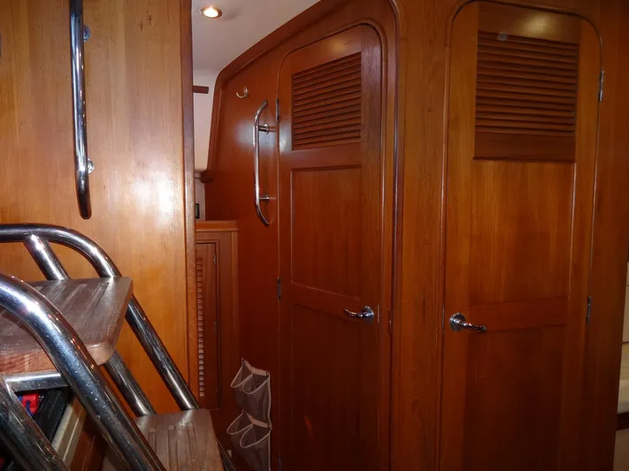 Don't Blink Yacht Photos Pics Port ensuite head with access to salon across from galley