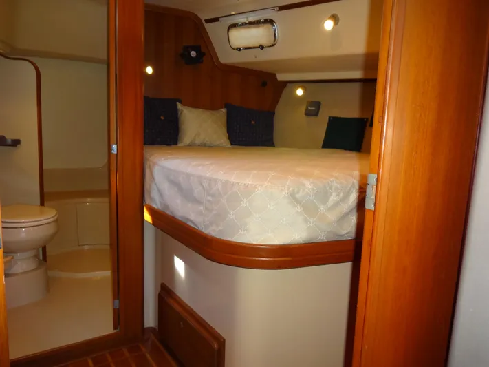 Don't Blink Yacht Photos Pics Master berth