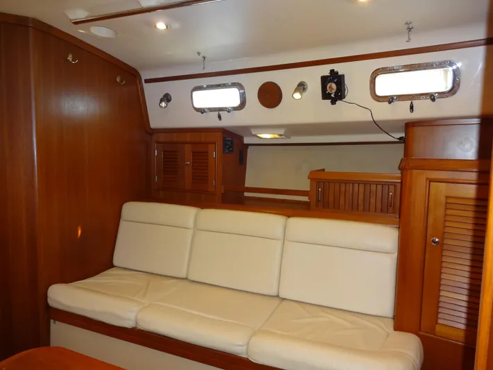 Don't Blink Yacht Photos Pics Port salon seating