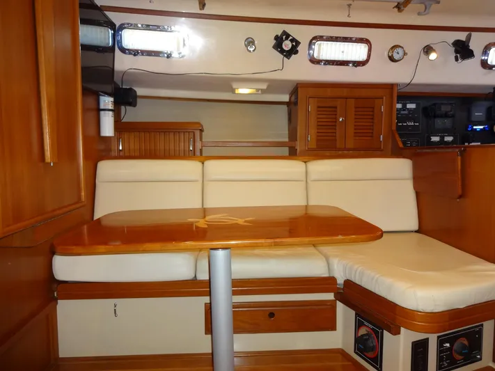 Don't Blink Yacht Photos Pics Starboard with large table stowed