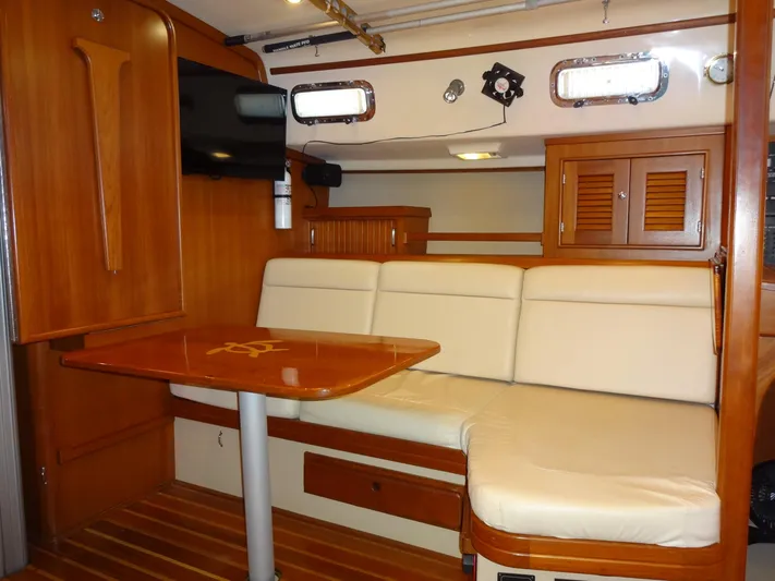 Don't Blink Yacht Photos Pics Flat screen in salon