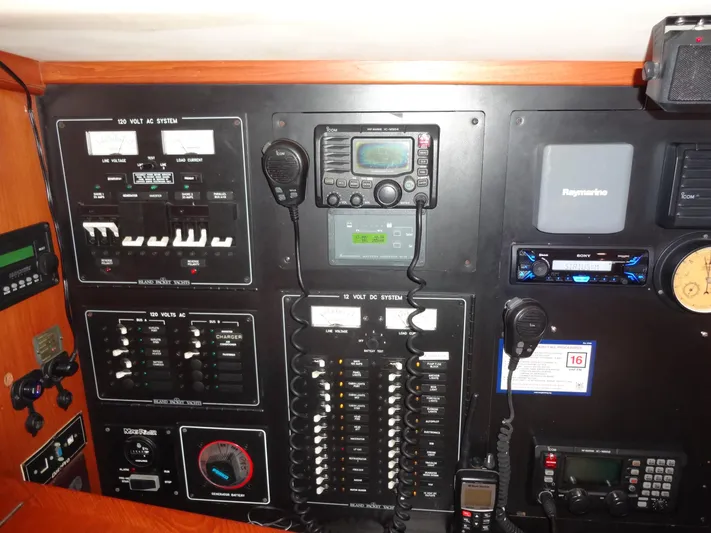 Don't Blink Yacht Photos Pics distribution panel