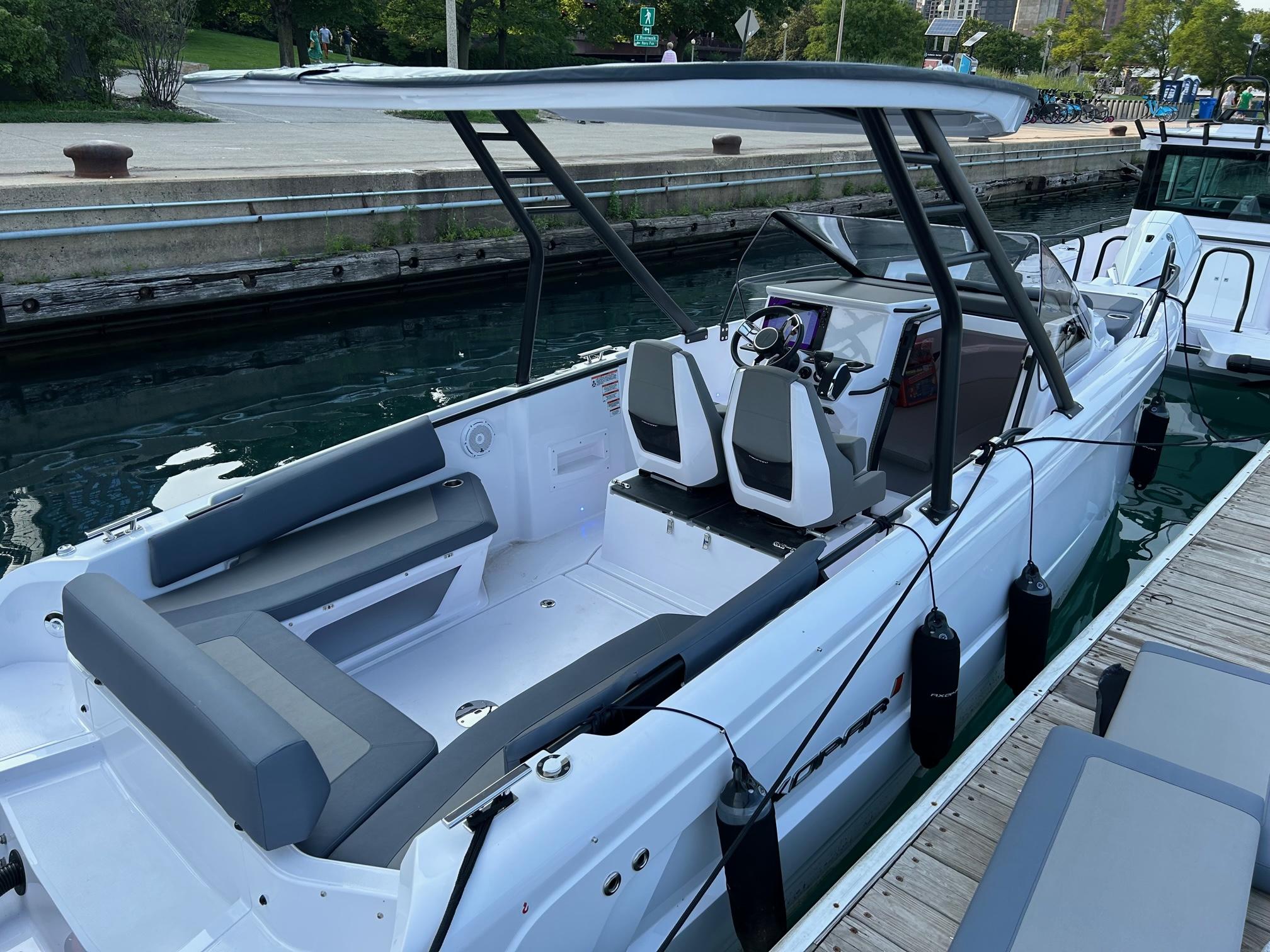 2023 Axopar 25 Cross Top Center Console for sale - YachtWorld