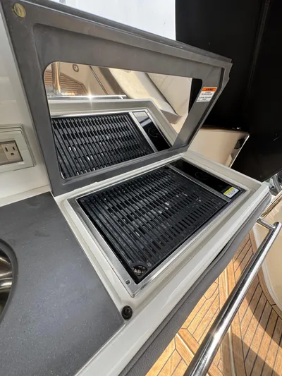 Wahine Yacht Photos Pics 2021 Sea Ray Sundancer 320 OB grill and sink on deck.