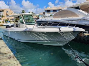 2015 Boston Whaler 350 Outrage