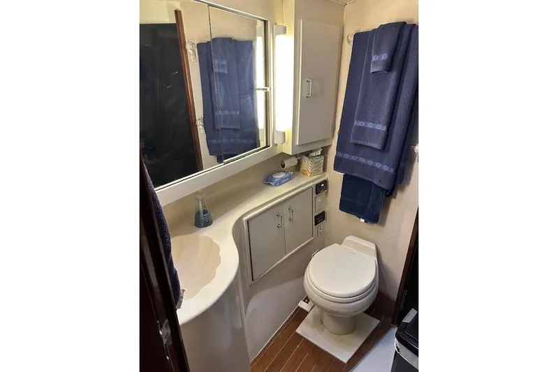 Reel'n In Style Yacht Photos Pics Bathroom interior of 1988 Ocean 44' Super Sport yacht with towels and toiletries.