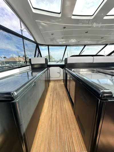 Payback Yacht Photos Pics Mangusta 80 Payback - Flooring