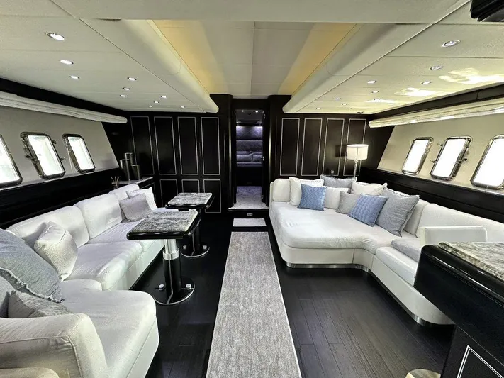 Payback Yacht Photos Pics Mangusta 80 Payback - Cabin Seating